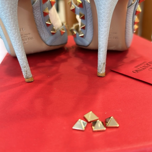 Sold ❌🚨Valentino Garavani Rock Studs Pumps- Sky Blue- **RARE FIND/Limited Ed.** - Picture 6 of 6